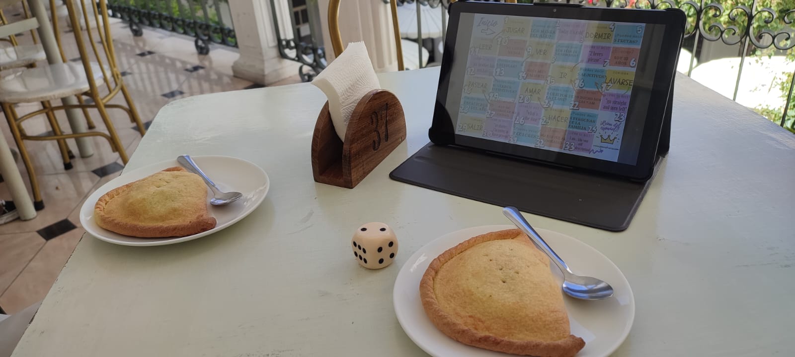 Lolo enseñando español en clase online en vivo